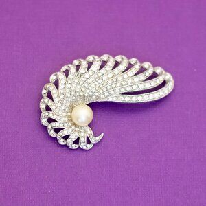 Vintage Abstract Curvy Waves White Faux Pearl Brooch - V24